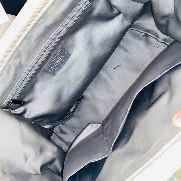 Pre loved Authentic Chanel tote - Picture 9 of 16